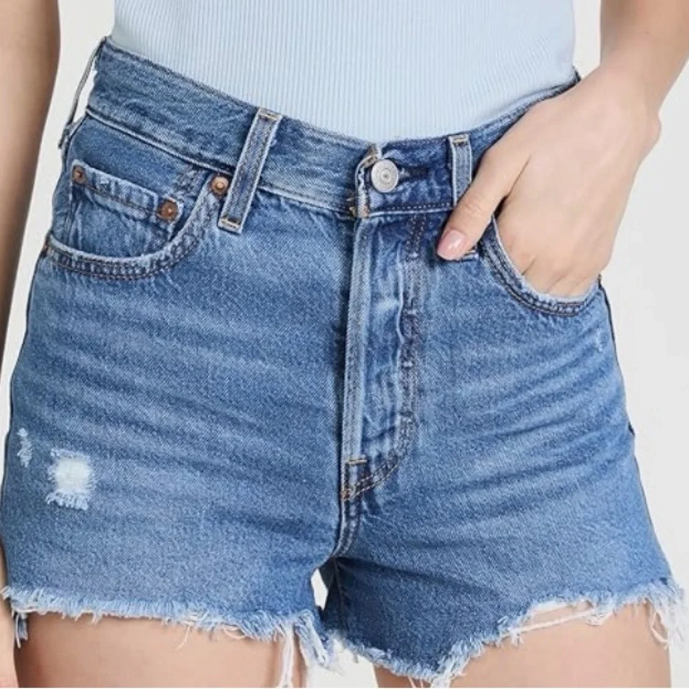 Levi Ribcage Shorts - Picture 5 of 11